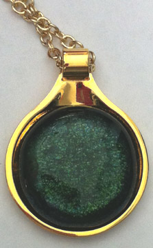 A larger photo of the Clear Glass on Iridescent Green Round in Gold-plated Setting